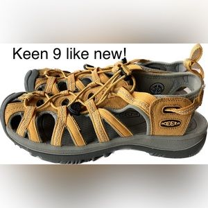 Keen Women’s 9 Whisper Sandal like new